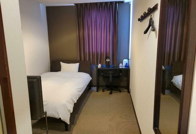 בית מלון כפרי First Inn Takamatsu