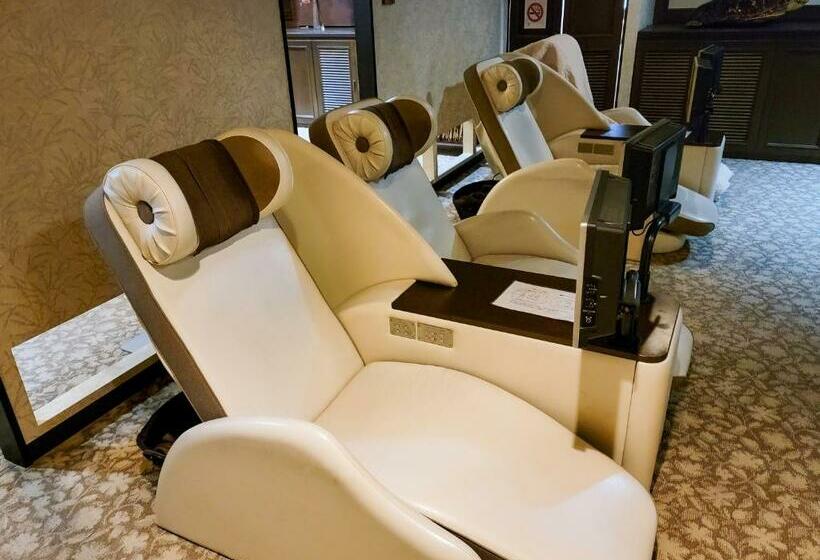 בית מלון כפרי First Inn Takamatsu