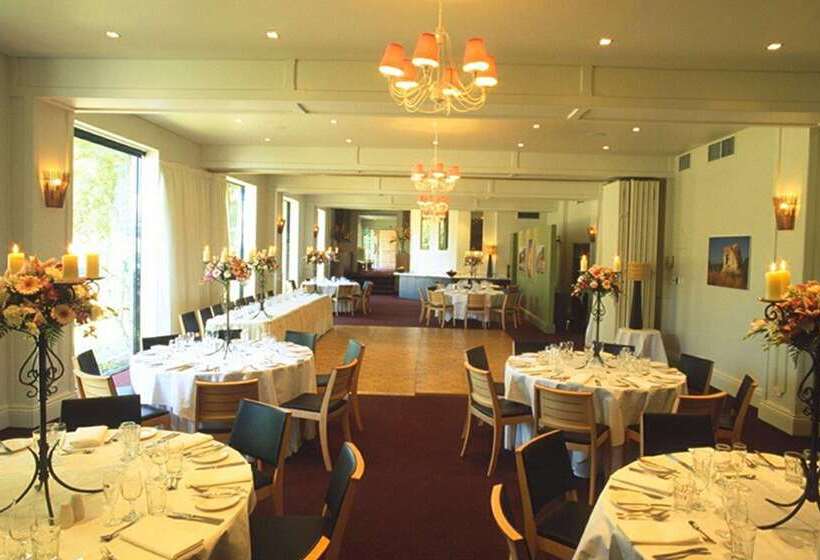 בית מלון כפרי Best Western Plus The Tudor Box Hill