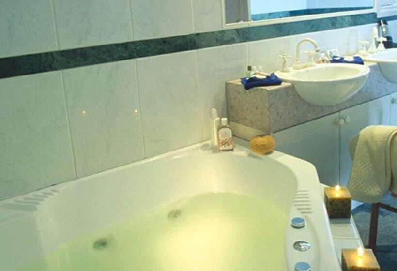 בית מלון כפרי Best Western Plus The Tudor Box Hill
