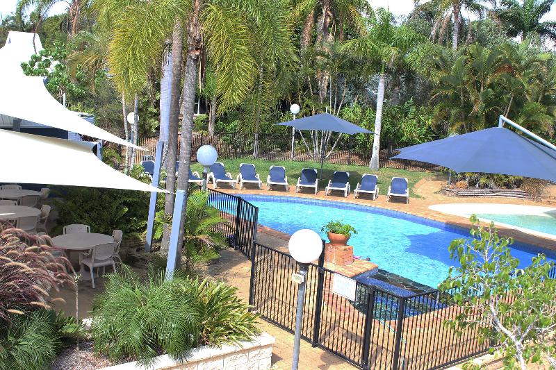 בית מלון כפרי Kellys Beach Resort