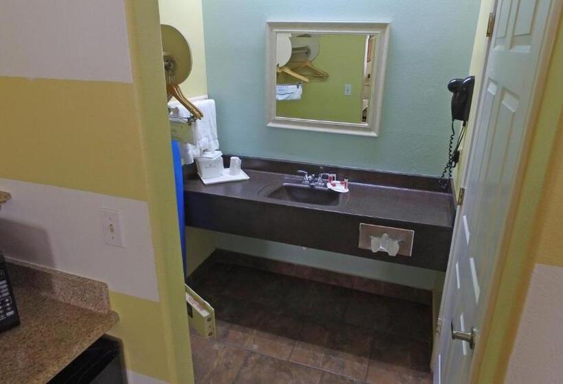 בית מלון כפרי Ramada By Wyndham & Suites South Padre Island