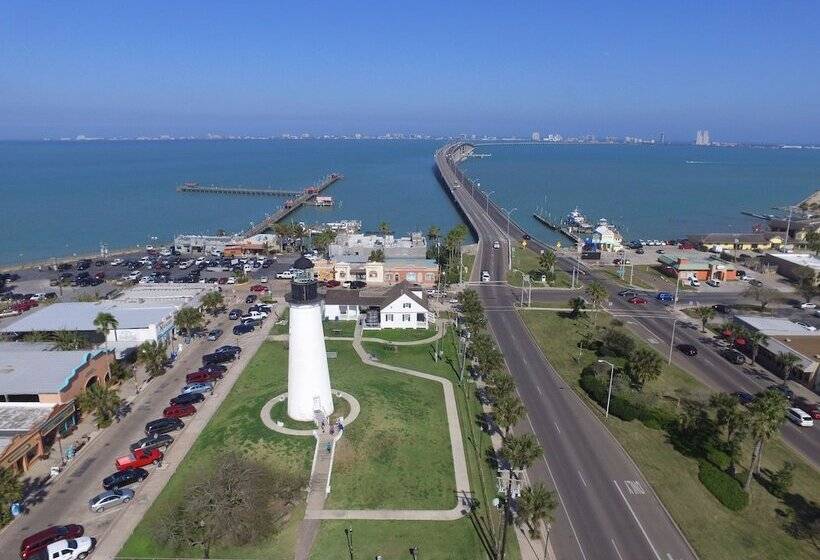 Отель Ramada By Wyndham & Suites South Padre Island