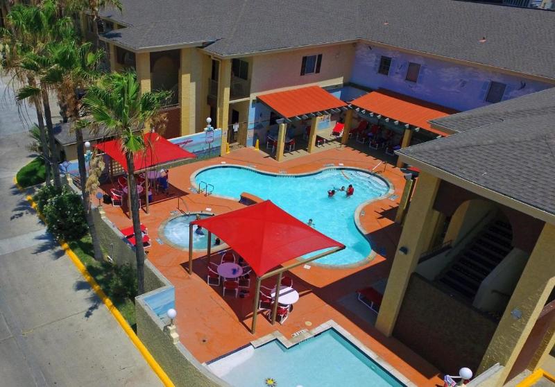 בית מלון כפרי Ramada By Wyndham & Suites South Padre Island