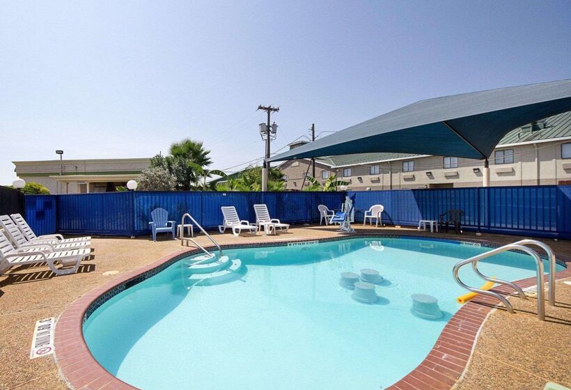 Отель Rodeway Inn San Antonio Lackland Afb  Seaworld