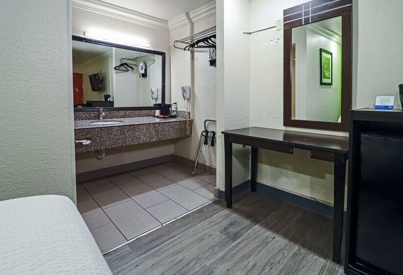 Отель Rodeway Inn San Antonio Lackland Afb  Seaworld
