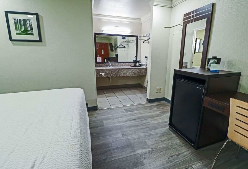 Отель Rodeway Inn San Antonio Lackland Afb  Seaworld