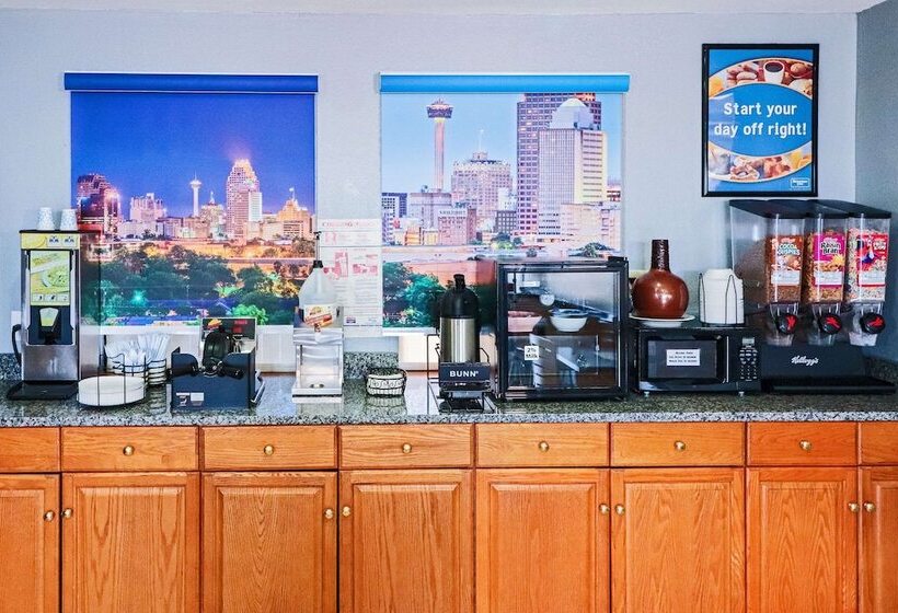 Отель Rodeway Inn San Antonio Lackland Afb  Seaworld