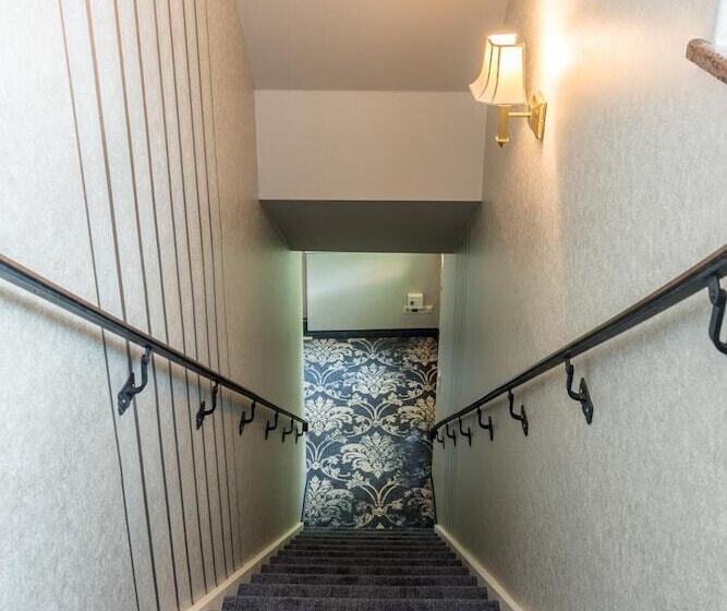 فندق Schwarzer Adler Tangermünde