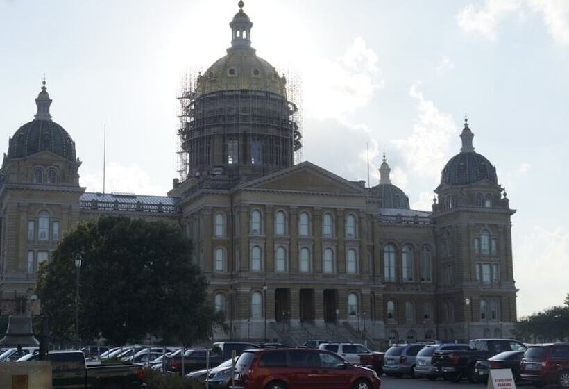 هتل Springhill Suites Des Moines West