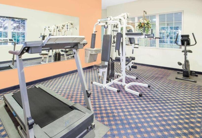 Microtel Inn & Suites By Wyndham Fond Du Lac