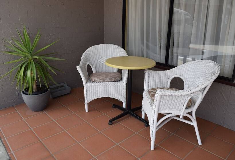 Warwick Vines Motel
