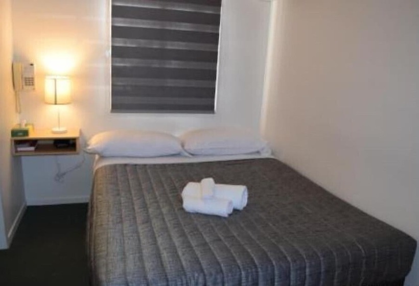 Warwick Vines Motel