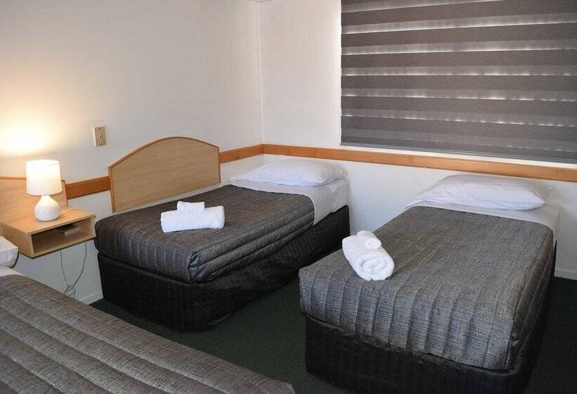 Warwick Vines Motel
