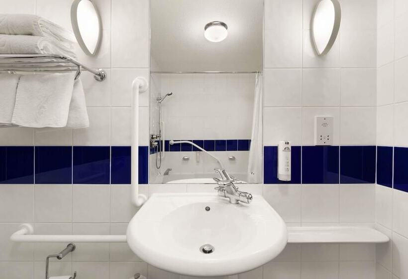 هتل Days Inn Leicester Forest East M1