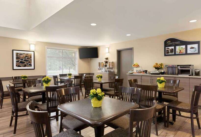 هتل Days Inn By Wyndham Ottawa Airport