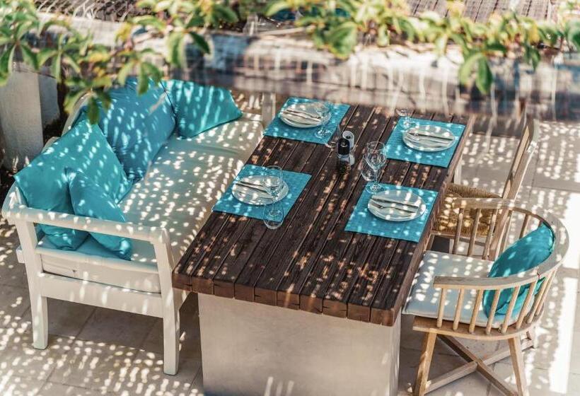 هتل Finikia Memories