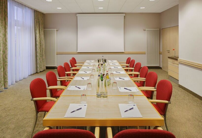 هتل Holiday Inn Express Düsseldorf   City North, An Ihg