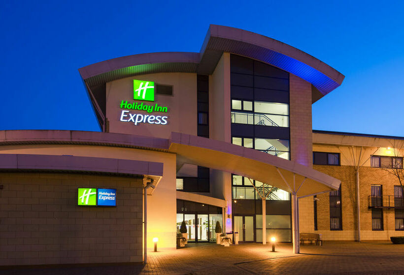 فندق Holiday Inn Express Northampton  South