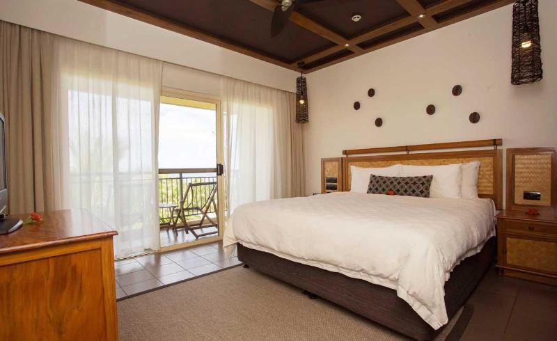 هتل Outrigger Fiji Beach Resort