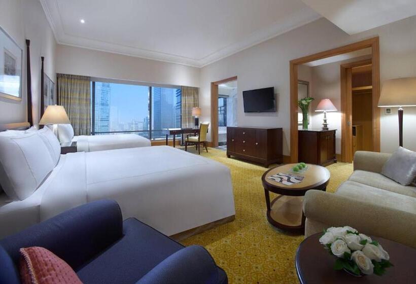 هتل The Ritzcarlton Jakarta, Mega Kuningan