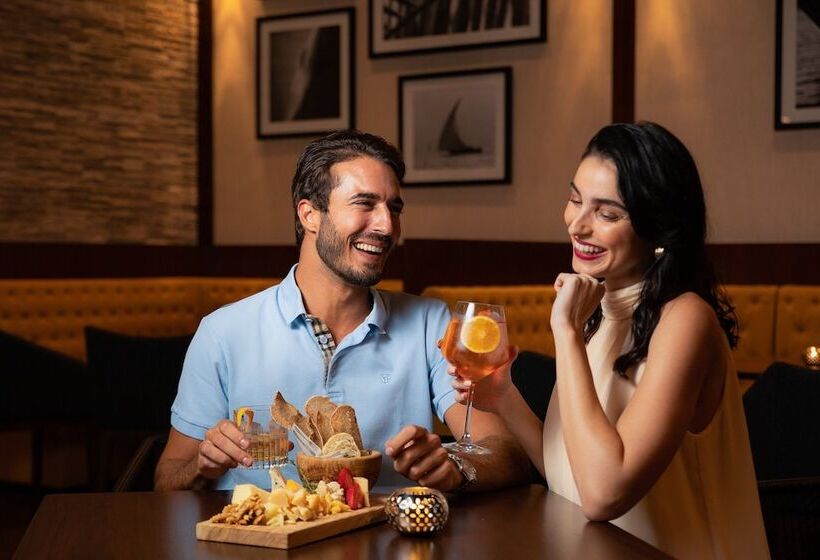 فندق Al Jaddaf Rotana Suite