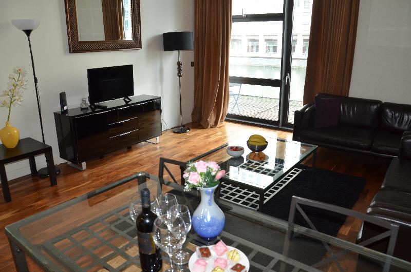 Fotos del hotel Discovery Dock Apartments East By Oyo Rooms:  7