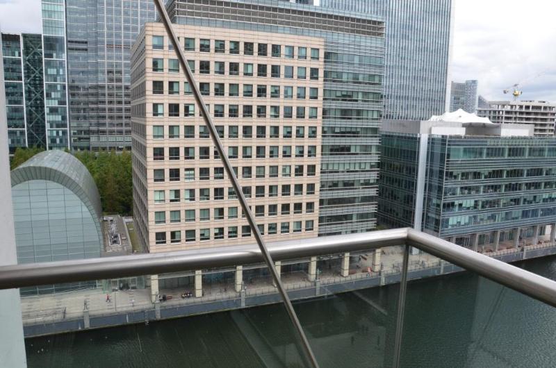 Fotos del hotel Discovery Dock Apartments East By Oyo Rooms:  8