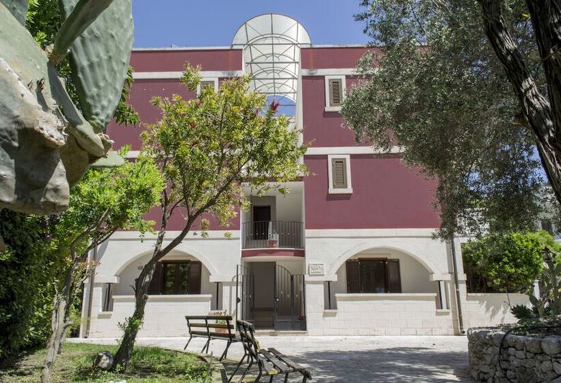 مسافرخانه Residence Borgo Latino