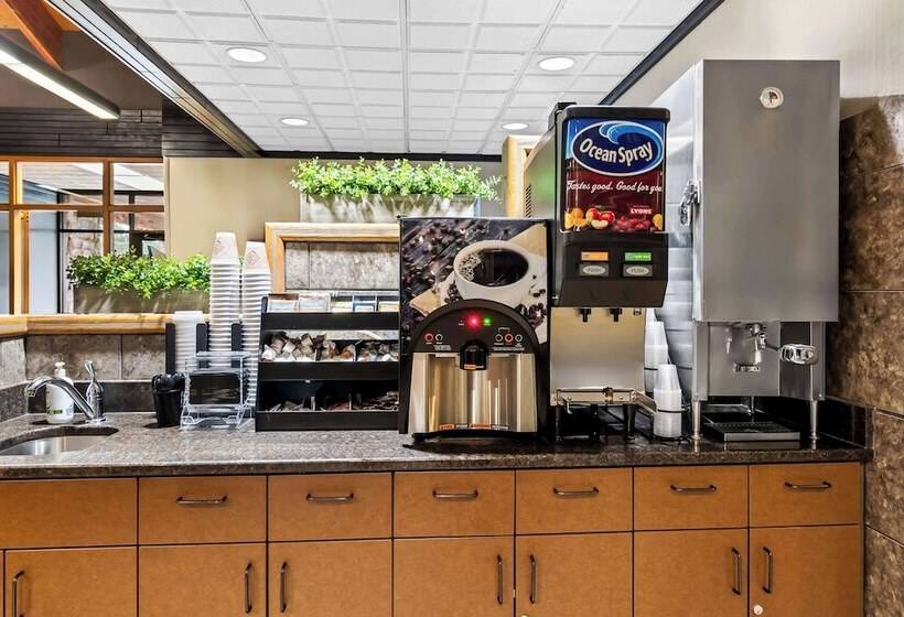 ホテル Heartland Inn & Suites, Surestay Collection By Best Western