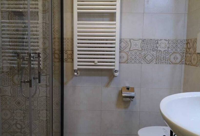 پانسیون Cconforthotels R&b Cavour   Self Check In