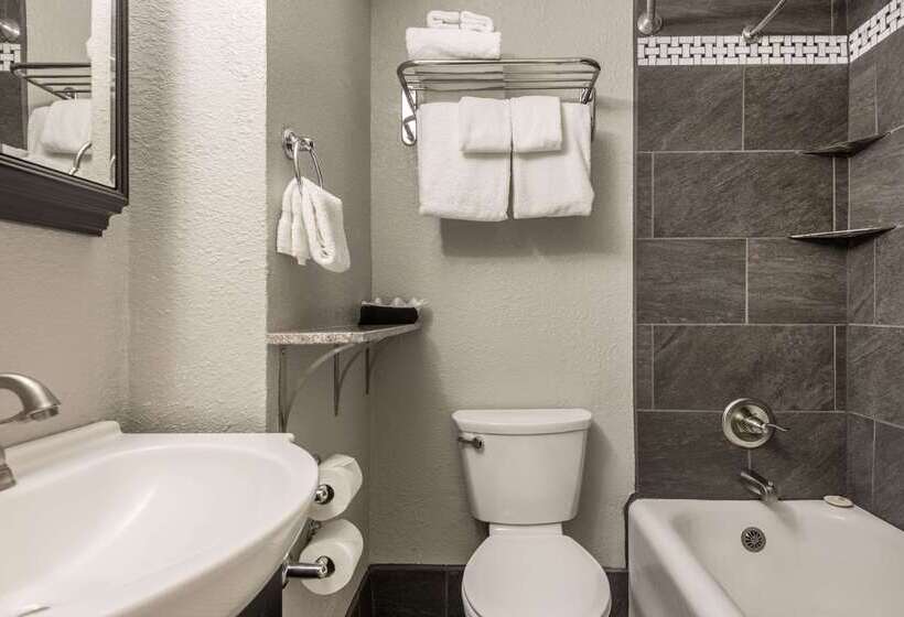 Bothwell Sedalia Central District, Ascend Hotel Collection