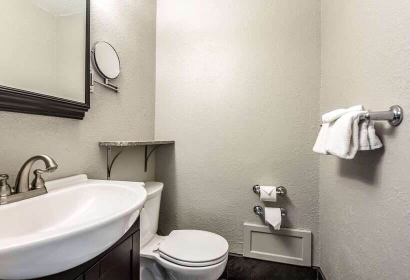 Bothwell Sedalia Central District, Ascend Hotel Collection