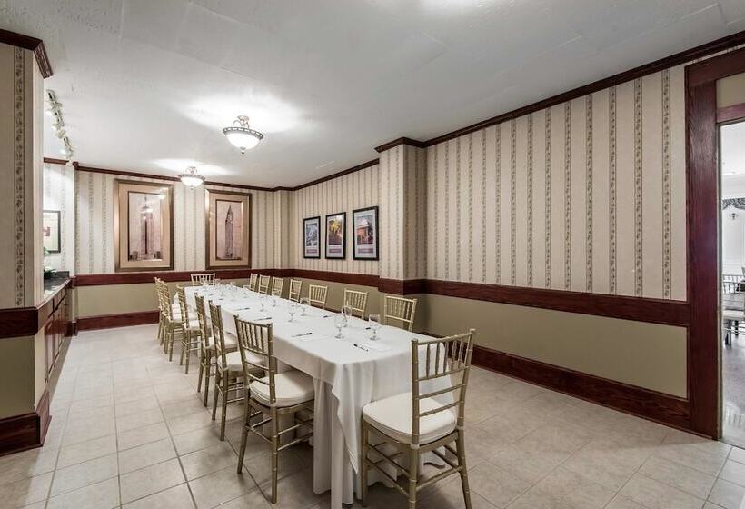 Bothwell Sedalia Central District, Ascend Hotel Collection