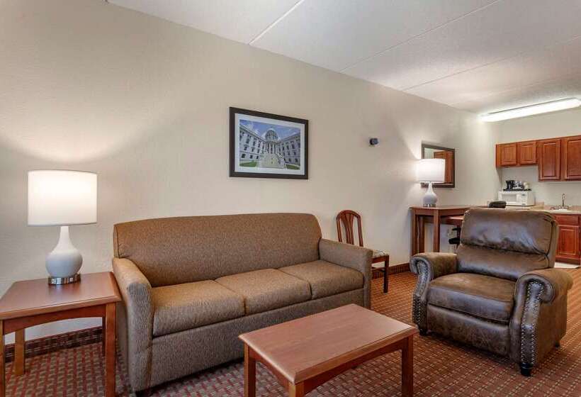 هتل Clarion Suites At The Alliant Energy Center