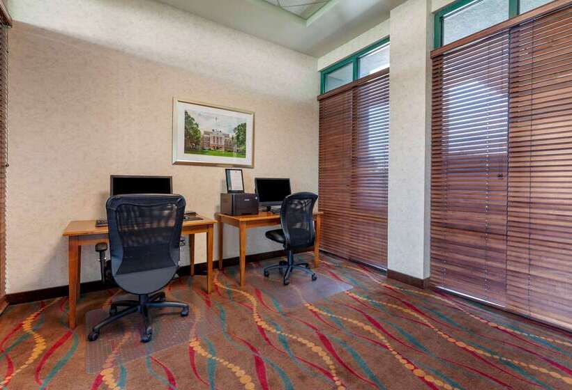 هتل Clarion Suites At The Alliant Energy Center