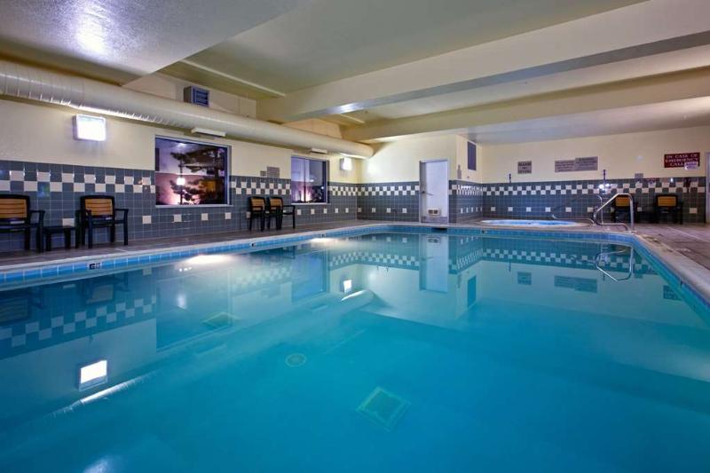 هتل Country Inn & Suites By Radisson, Cincinnati Airport, Ky