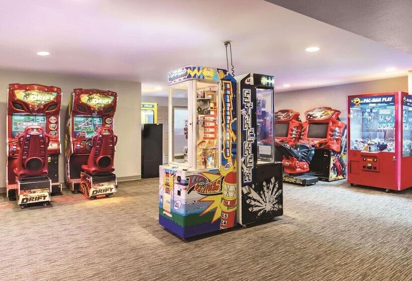 هتل Country Inn & Suites By Radisson, Galena, Il
