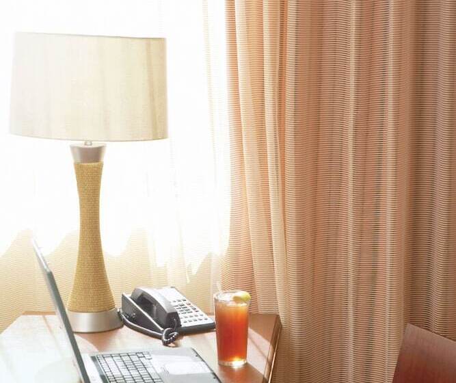 هتل Country Inn & Suites By Radisson, Moline Airport, Il