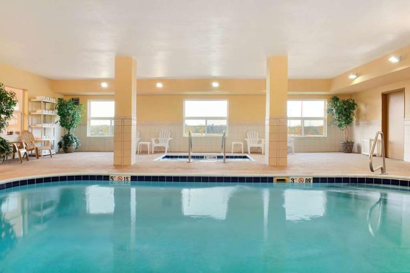 هتل Country Inn & Suites By Radisson, Moline Airport, Il