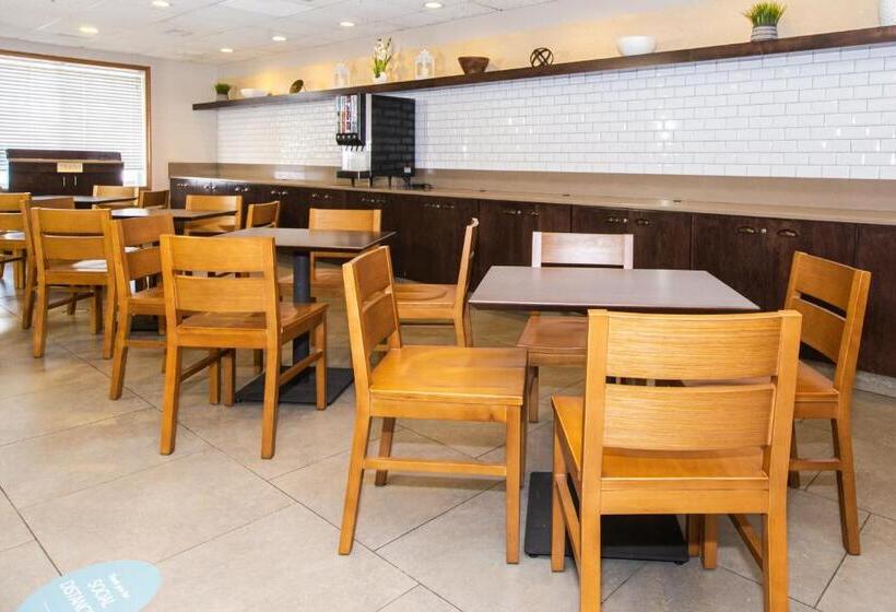 هتل Country Inn & Suites By Radisson, Rapid City, Sd