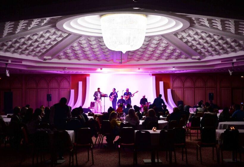 בית מלון כפרי Royal Tulip Taj Sultan