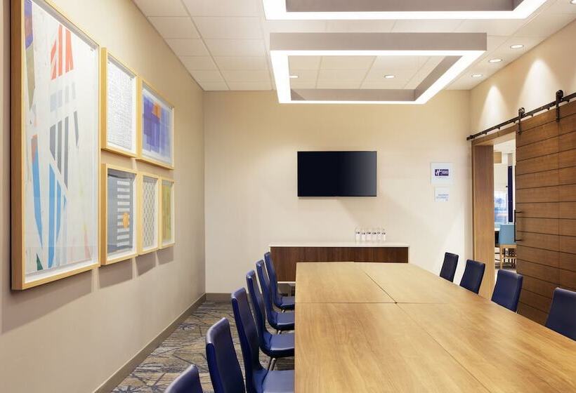فندق Holiday Inn Express & Suites Port Washington, An Ihg