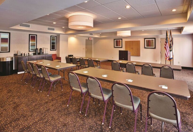 בית מלון כפרי La Quinta Inn & Suites By Wyndham Elkview Charleston Ne