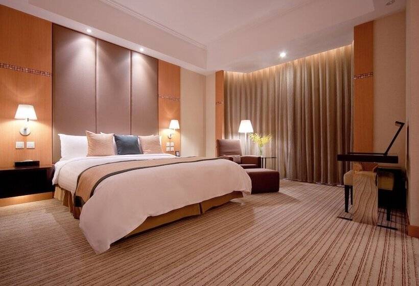 Отель New World Shunde