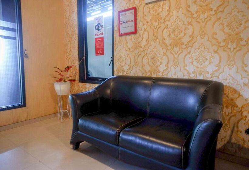 هتل Reddoorz Syariah Near Pltu Cilacap