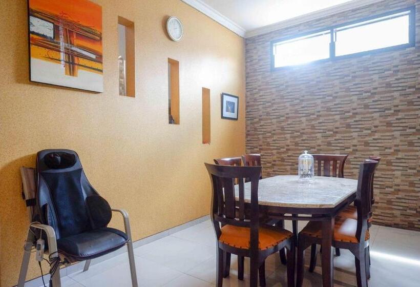 هتل Reddoorz Syariah Near Pltu Cilacap