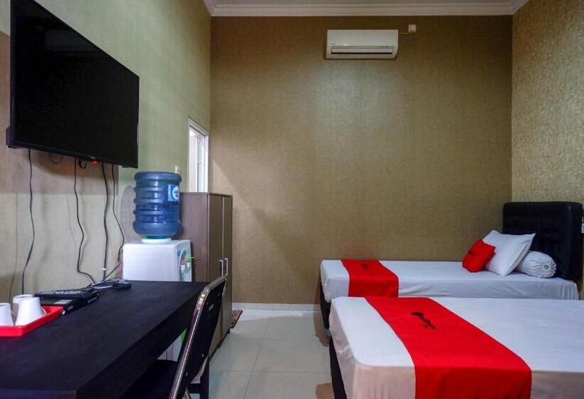 هتل Reddoorz Syariah Near Pltu Cilacap