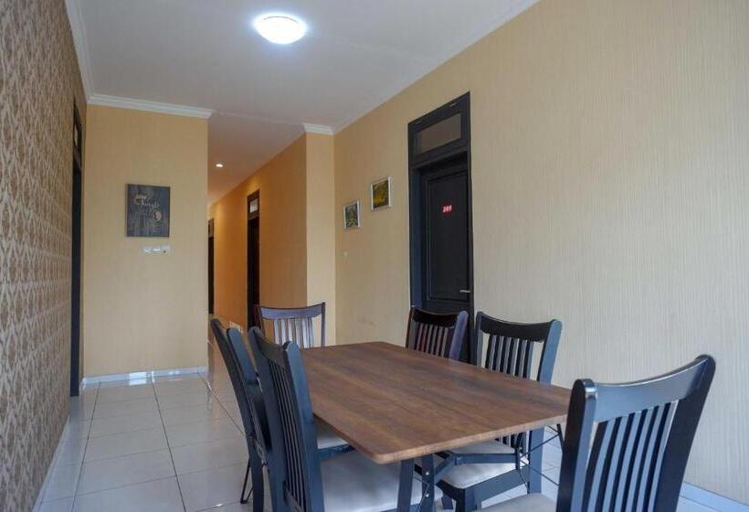 هتل Reddoorz Syariah Near Pltu Cilacap