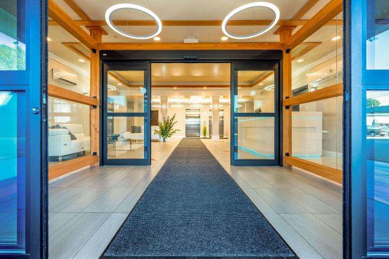 Отель Quality Inn Sunshine Suites
